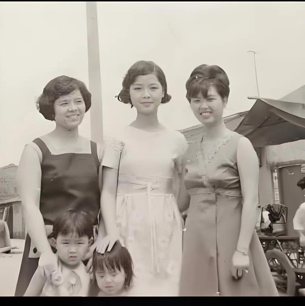 1970年，邓丽君的留影，那一年她只有17岁，青春美少女一枚，长得如花似玉，气质