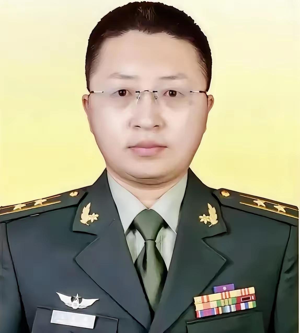 冯思广，1982年1月出生于山东省聊城市茌平区肖家庄镇冯营村，汉族，中共党员，生