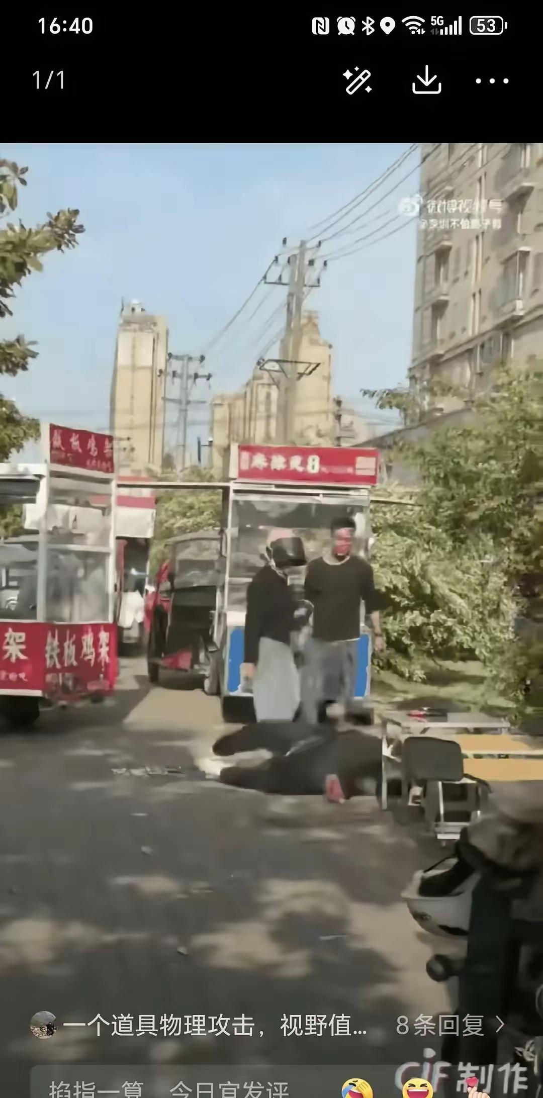 摊位争执演变成极端闹剧：冲动失控的底线崩塌太可悲世界之大，百态丛生，总有一