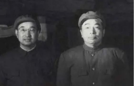 一次，陈赓用白水炖萝卜招待彭德怀，自己却躲在房间里大口吃肉，彭德怀大怒：“好你个