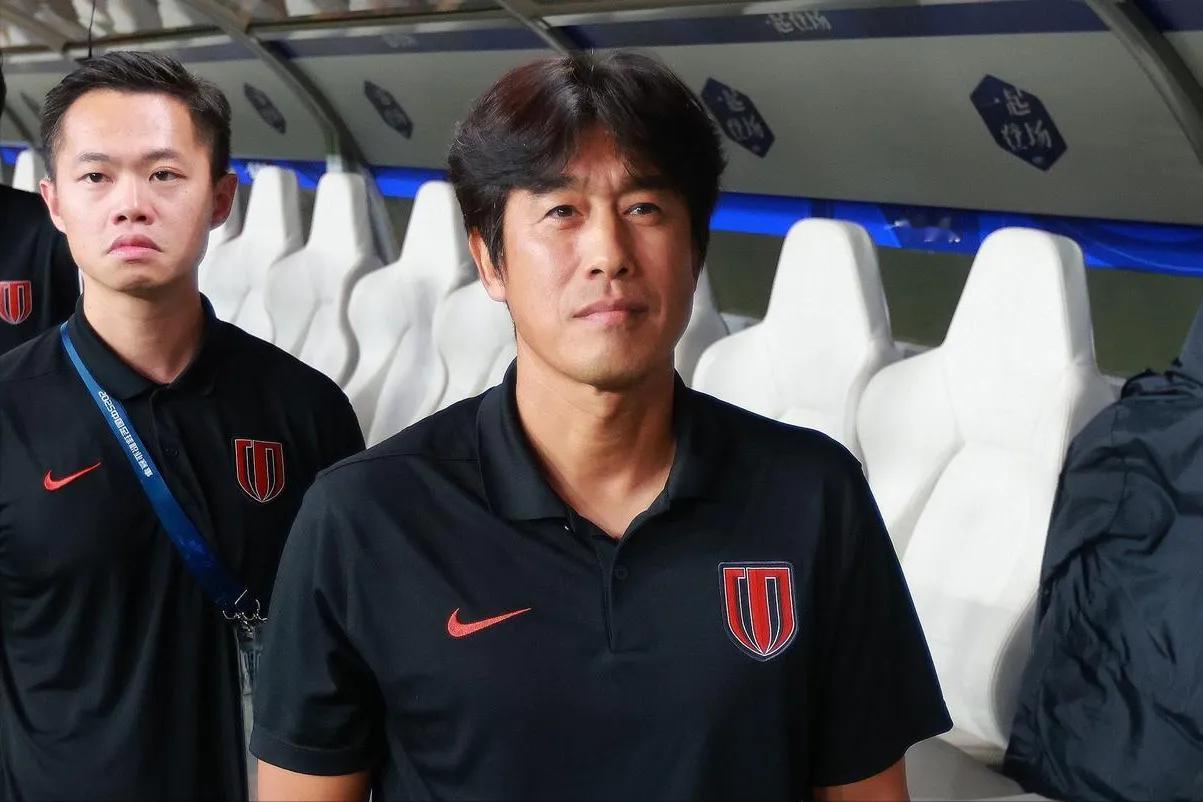 徐正源透露了此前在发布会上批评成都蓉城俱乐部的原因。在离开成都蓉城后，徐正源接