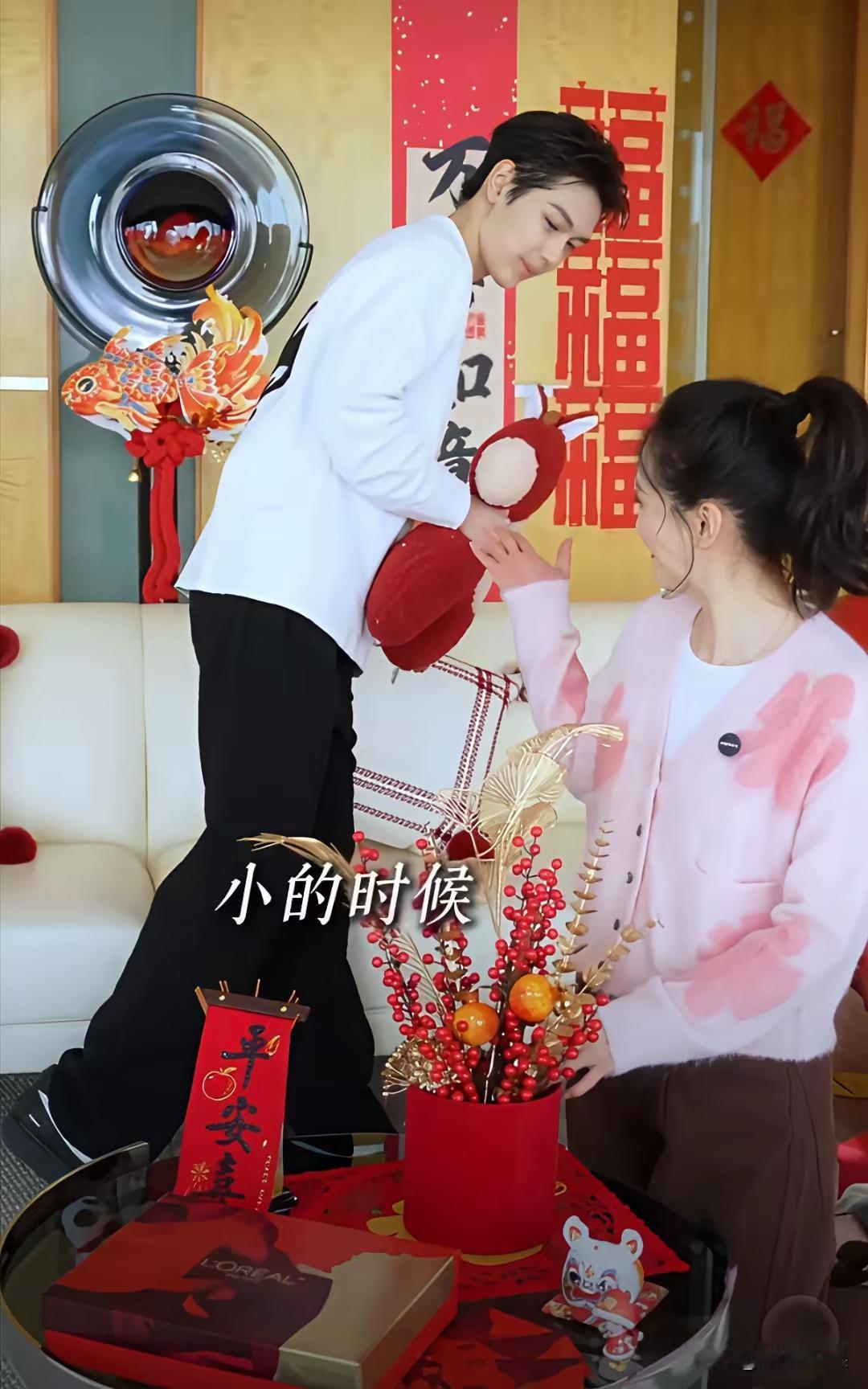 又一位星二代即将出道啦瞧这模样，还挺不错的小时候王艳带他参加真人秀大家还有印