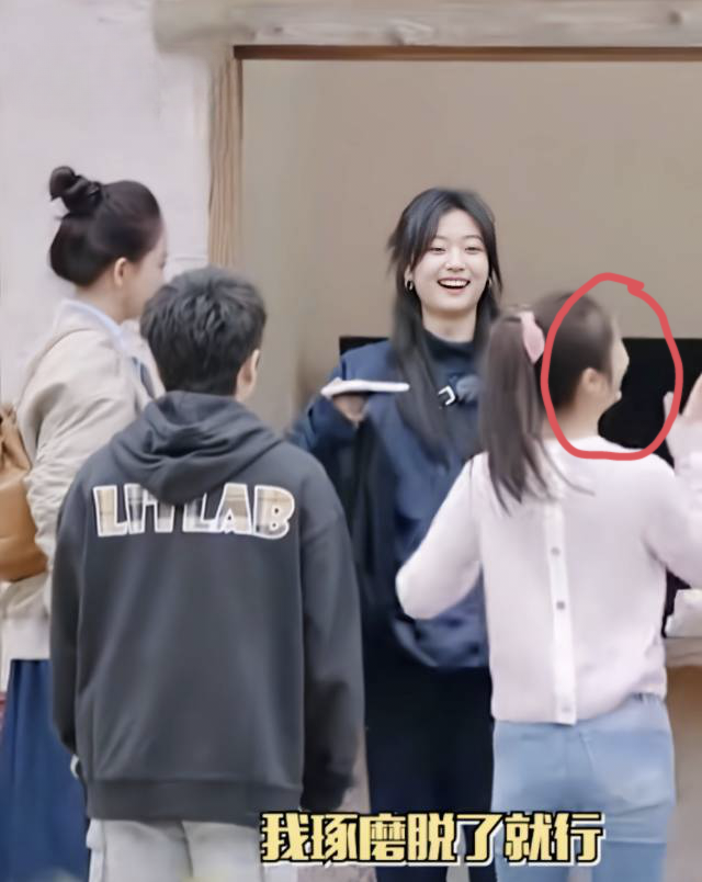 这下出名了，全国人民都知道了！孙千原来这么搞笑，她奇怪的住宿方式，逗得林心如哈哈