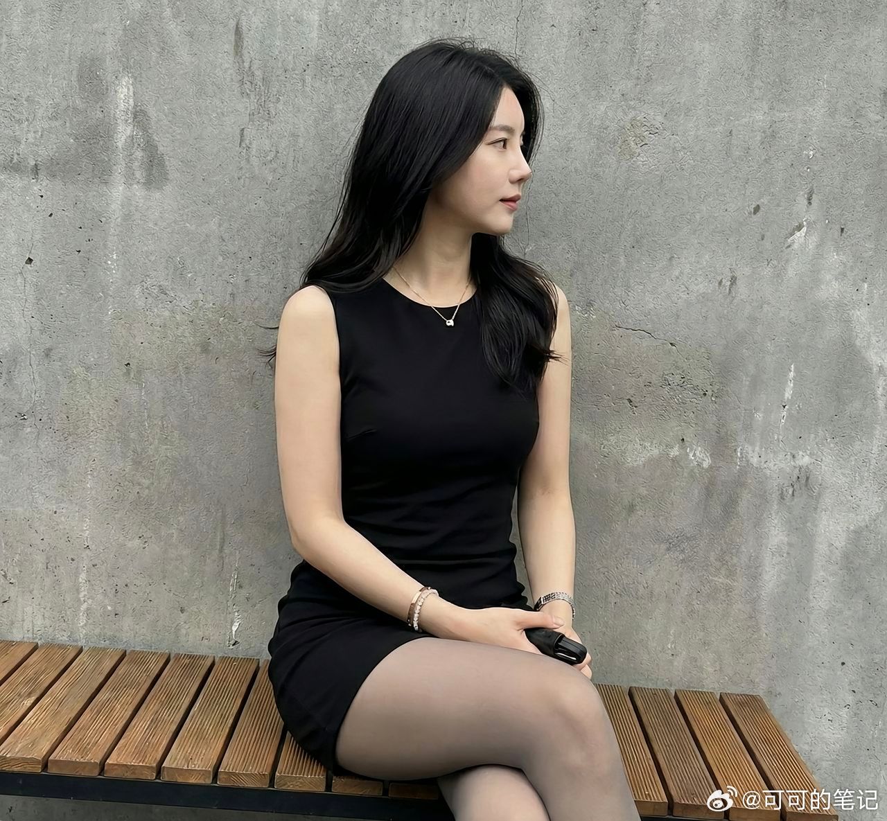 与其在不对的人身上磨平棱角，不如在自己的生活里，活得棱角分明且温柔。