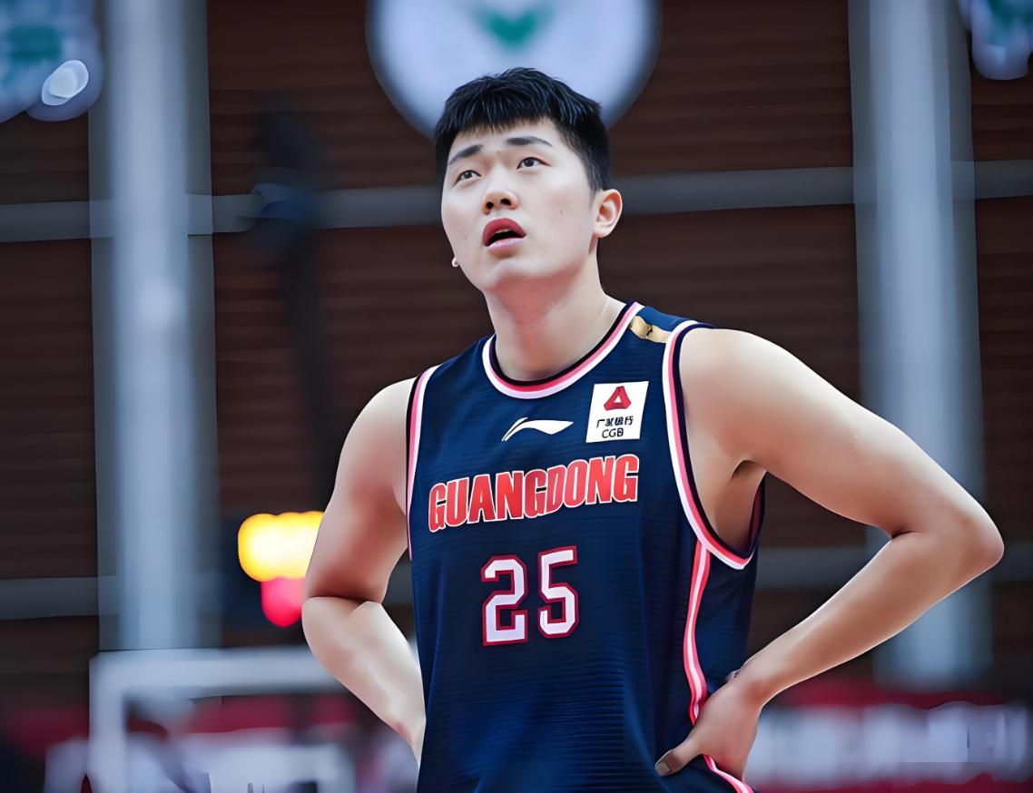 广东队球迷给张皓嘉送上新的外号！杜锋指导是真的宠张皓嘉啊！这几场比赛，张皓嘉直