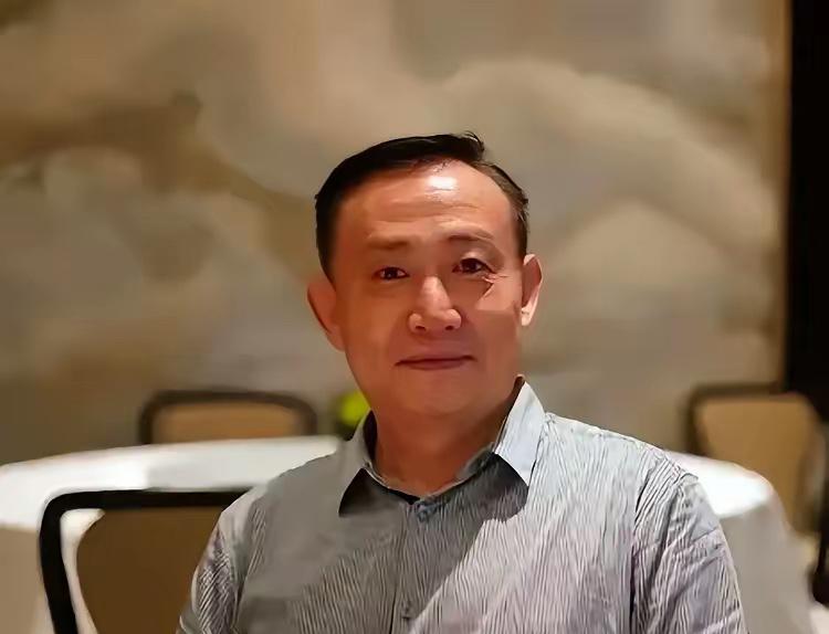 如果没有卢麒元的持续发声，社会大众有多少人知道“资本外流”这四个字？但当国家财政