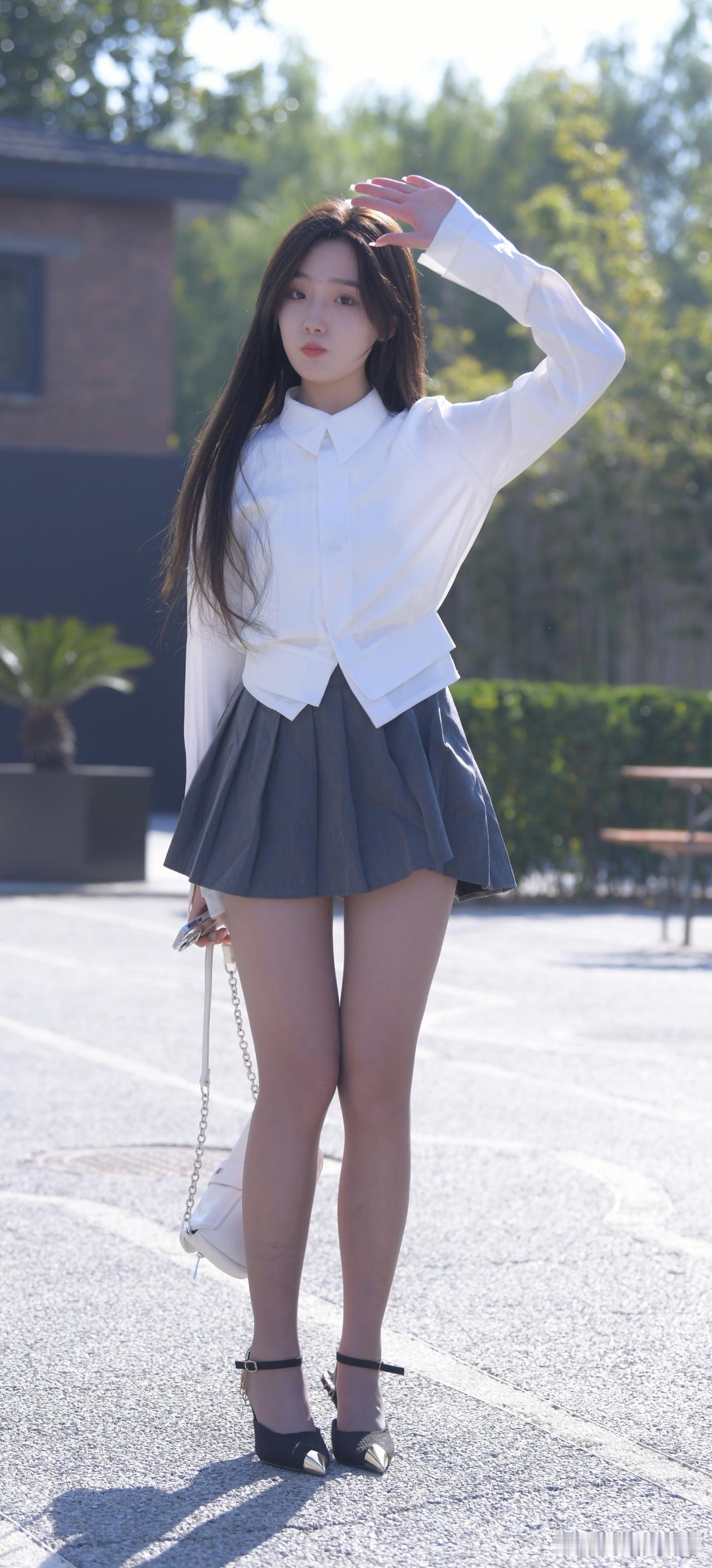 青春活力!!美得恰到好处，穿搭更是没的说，不做作！