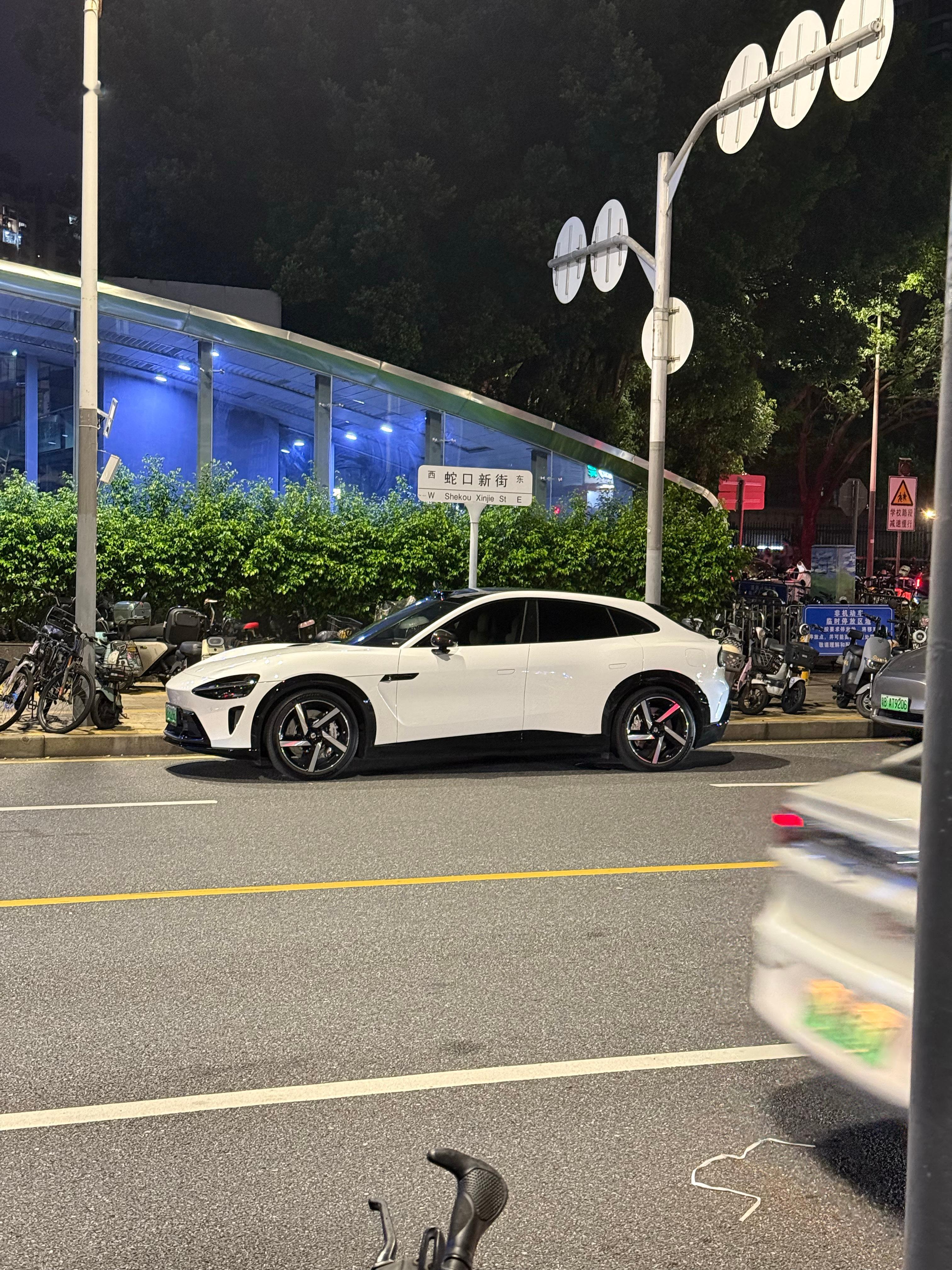别人的yu7都已经改大卡钳了，我的nappa真皮估计都还没生产出来吧[doge]​