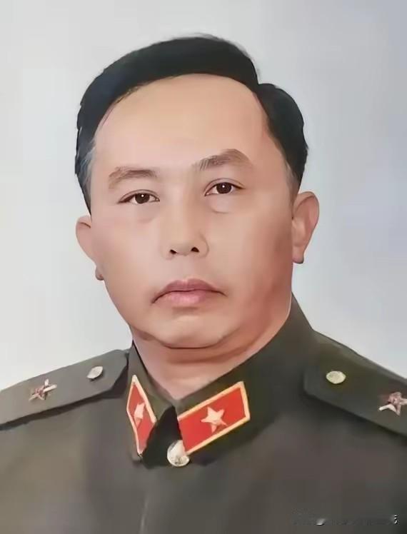 何其宗，自卫反击战英雄，1990年荣升中将，却在56岁时突然退役，定居四川营山，