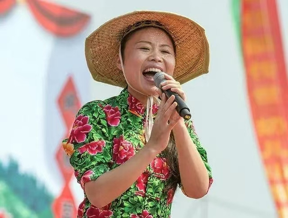 网红“草帽姐”自曝患肝纤维化终生无法康复, 劝粉丝不要经常生气