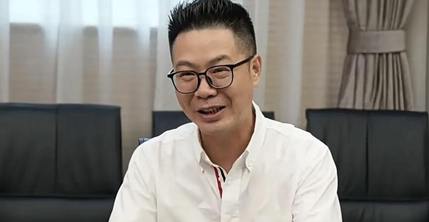 建发巨亏，高管集体降薪。2025年厦门国企建发股份由盈转亏巨亏108.15亿元