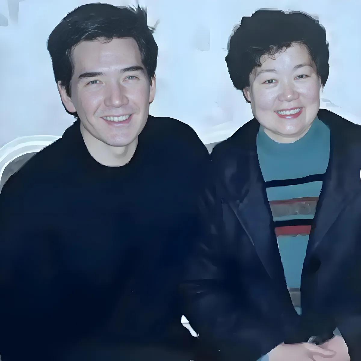 费翔的姥姥得知女儿嫁给了外国人，直接和她断绝了母女关系，40年没有来往。费翔