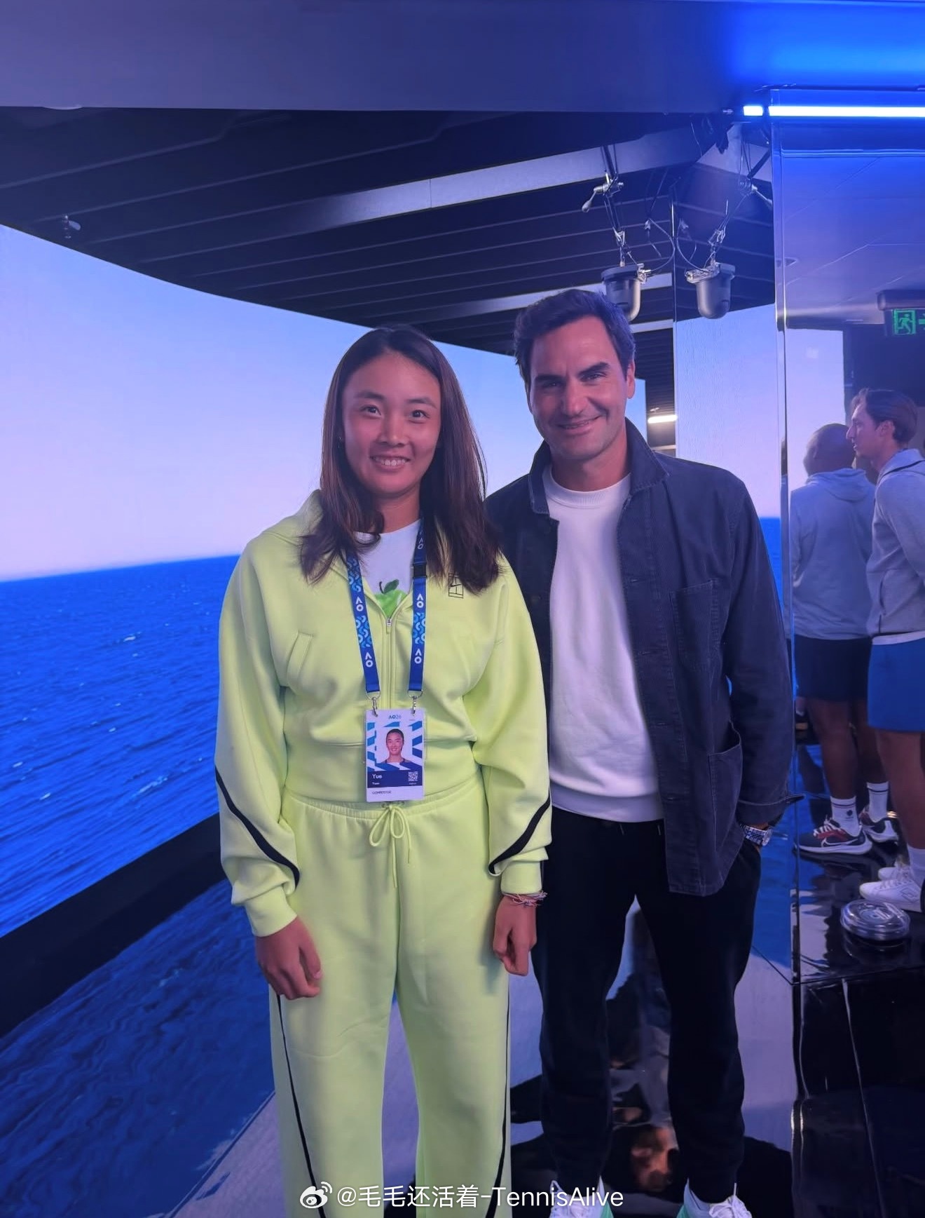 袁悦和偶像们合影啦！