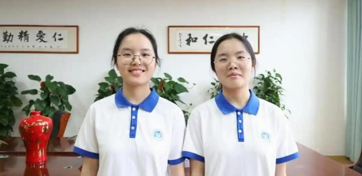 692分！武汉这对双胞胎姐妹高考考出一模一样的分数，连清北招生老师都找上门。可姐