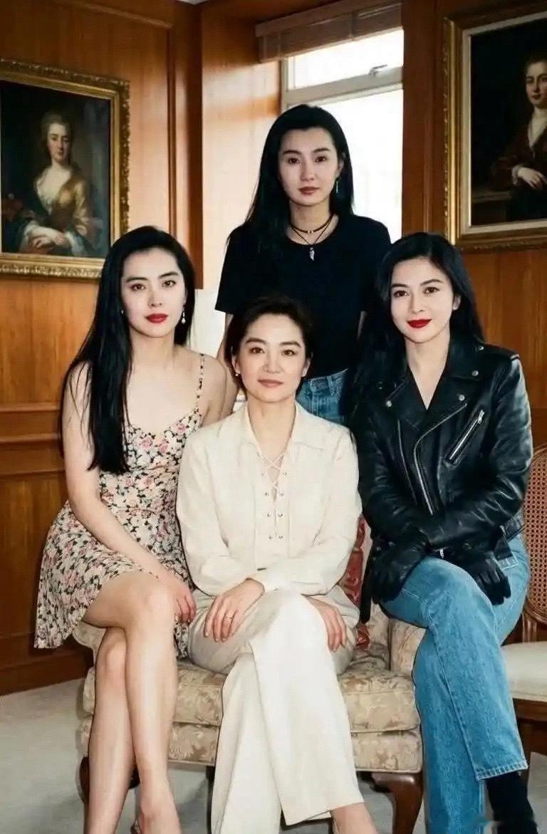 九十年代没有美颜滤镜，却集齐了华人影坛最顶级的四张脸 林青霞的英气、王...