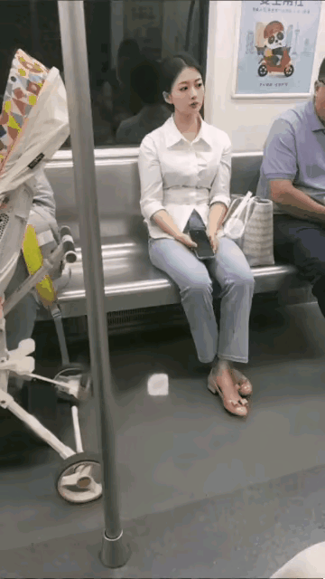 地铁上的她，该不该去认识一下？