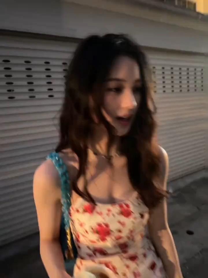 今天的妆令人特别着迷.