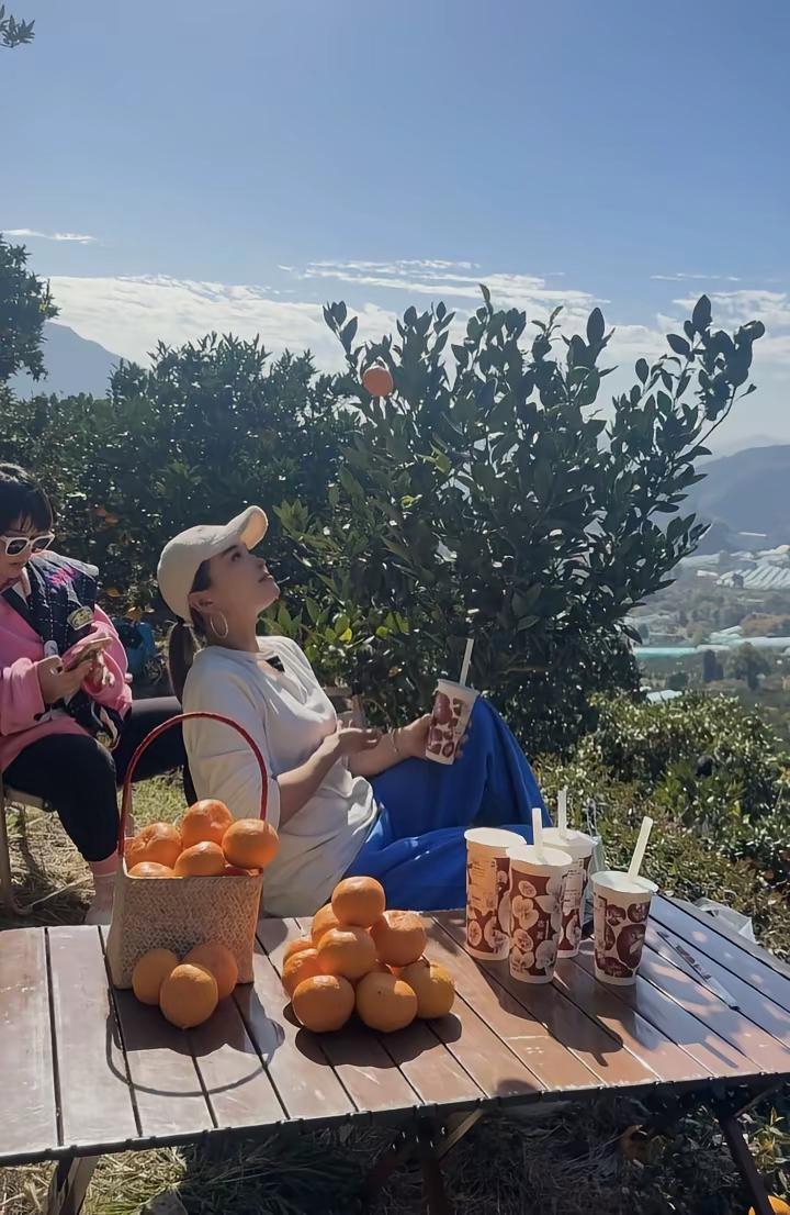 40岁后，努力成为一个很“哇噻”的中年少女……