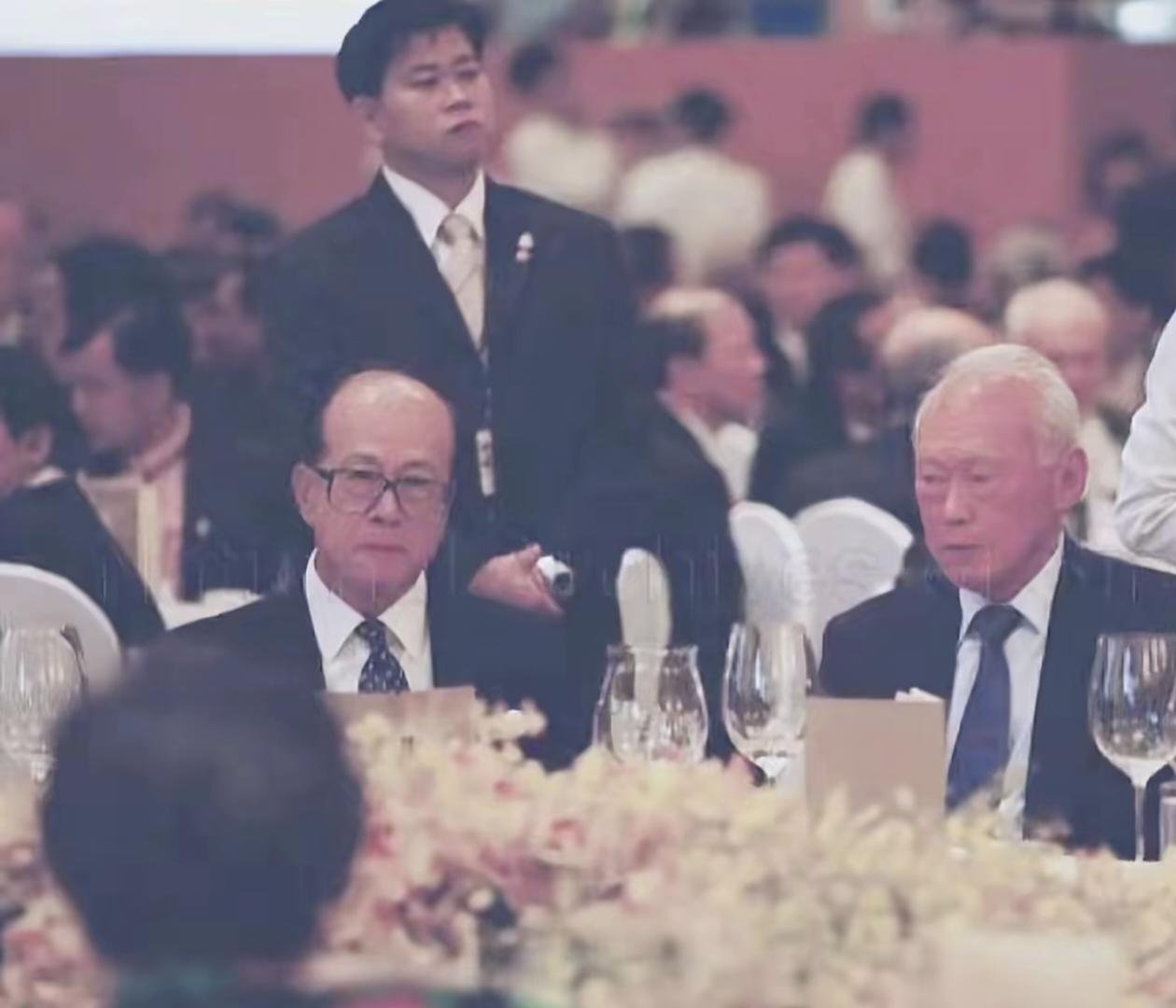 香港的李嘉诚和新加坡的李光耀，谁的寿命更长，谁更老谋深算，谁的知名度更大，谁更有