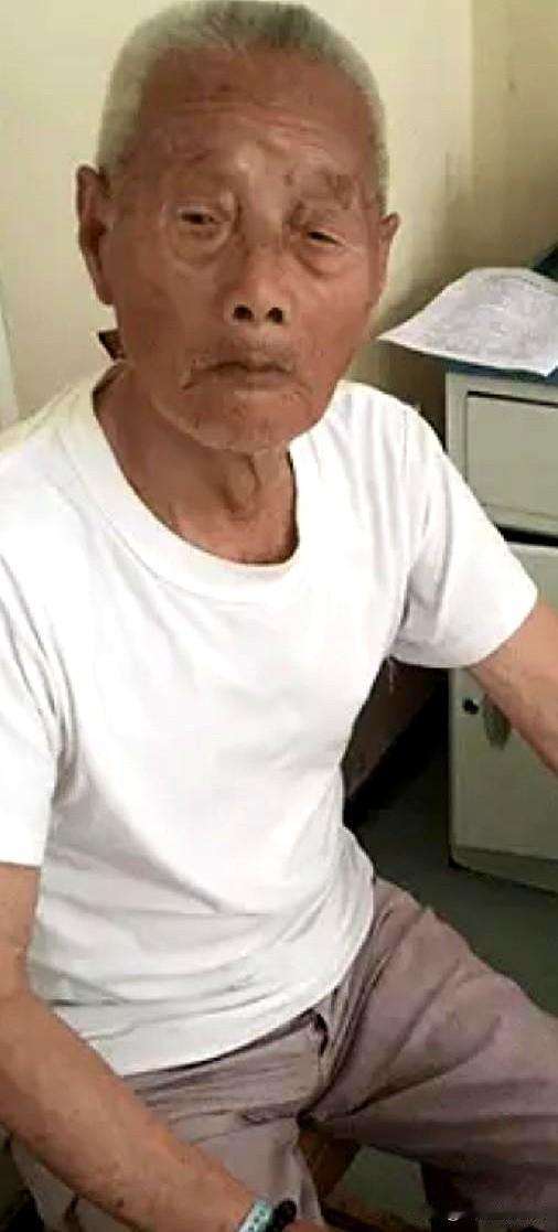 车一停，人往楼下一搁，车掉头就走，连半个月的费用都退了，图个干净。王大爷，又被