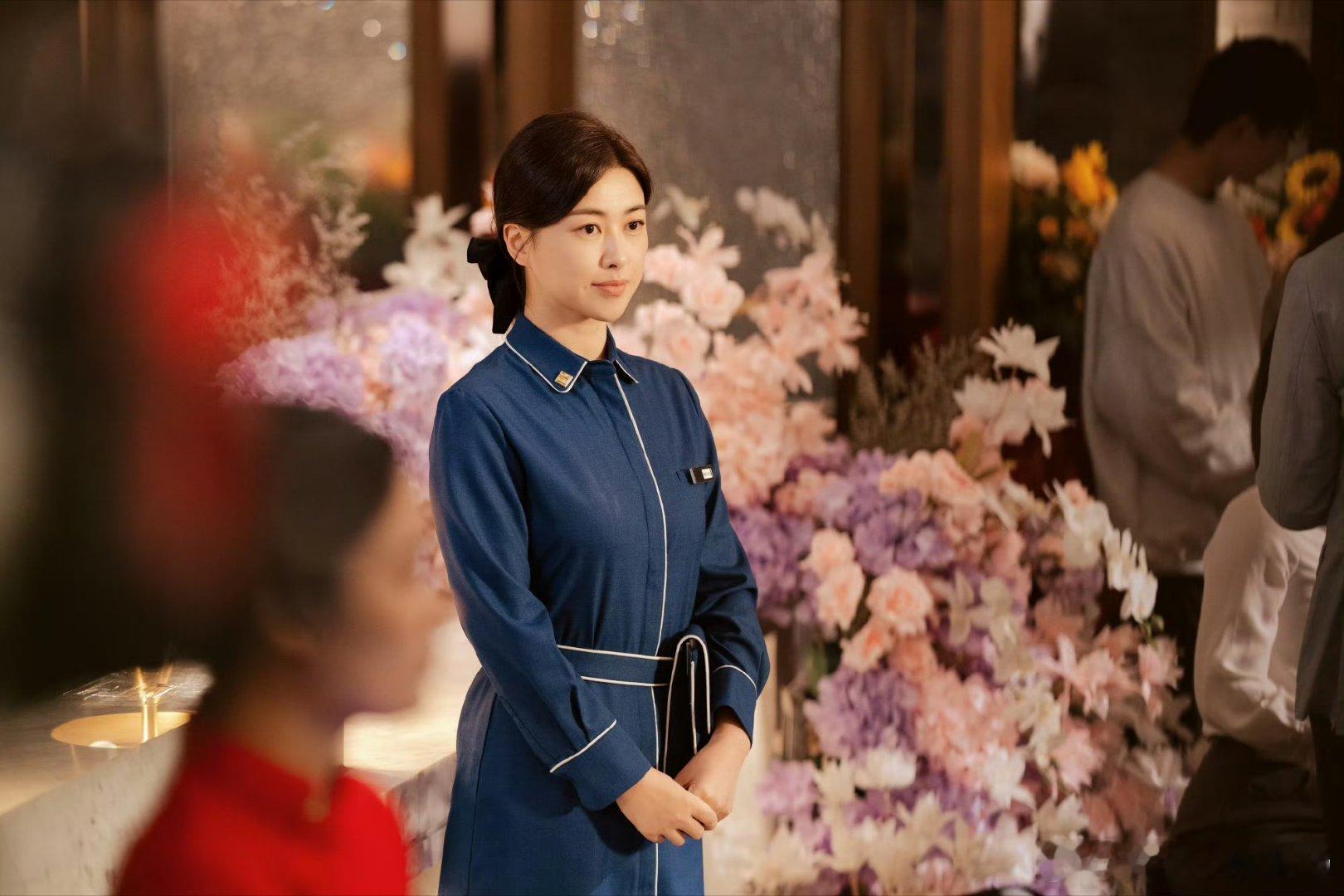 朱珠把保洁服穿出高定感模仿她试了一下同款穿搭，差距直接被暴击，原来不是衣服好看，