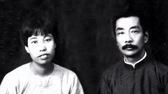 1933年，鲁迅写了很多抨击国民党的文章，老蒋大怒，派沈醉前去暗杀，沈醉在鲁迅门