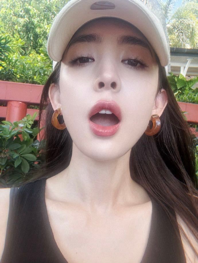 小嘴巴快张开~​​​