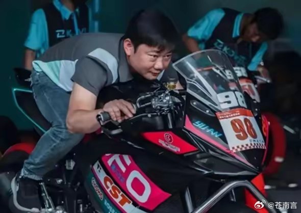 张雪机车投资方已猛赚500%张雪机车在WSBK世界超级摩托车锦标赛连续夺冠，品牌