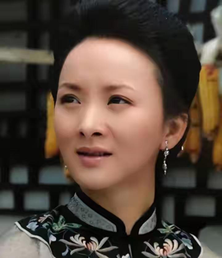 定居美国13年，52岁谢兰回国“捞金”遭抵制，一手好牌打稀烂“吃里扒外！”