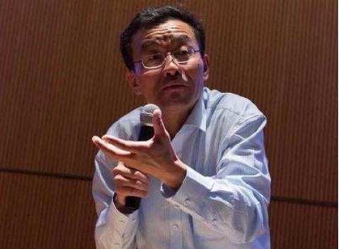 复旦大学教授王德峰,撕开了中国社会当下最大的遮羞布,振聋发聩!他说:“我们再度地