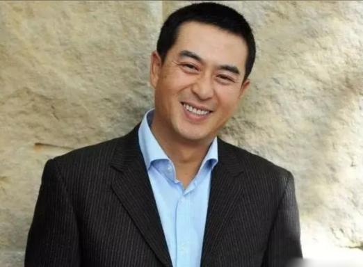 主持人问张涵予："娱乐圈里有没有你嫉妒的人？"张涵予脱囗而出："有！就是张嘉译。
