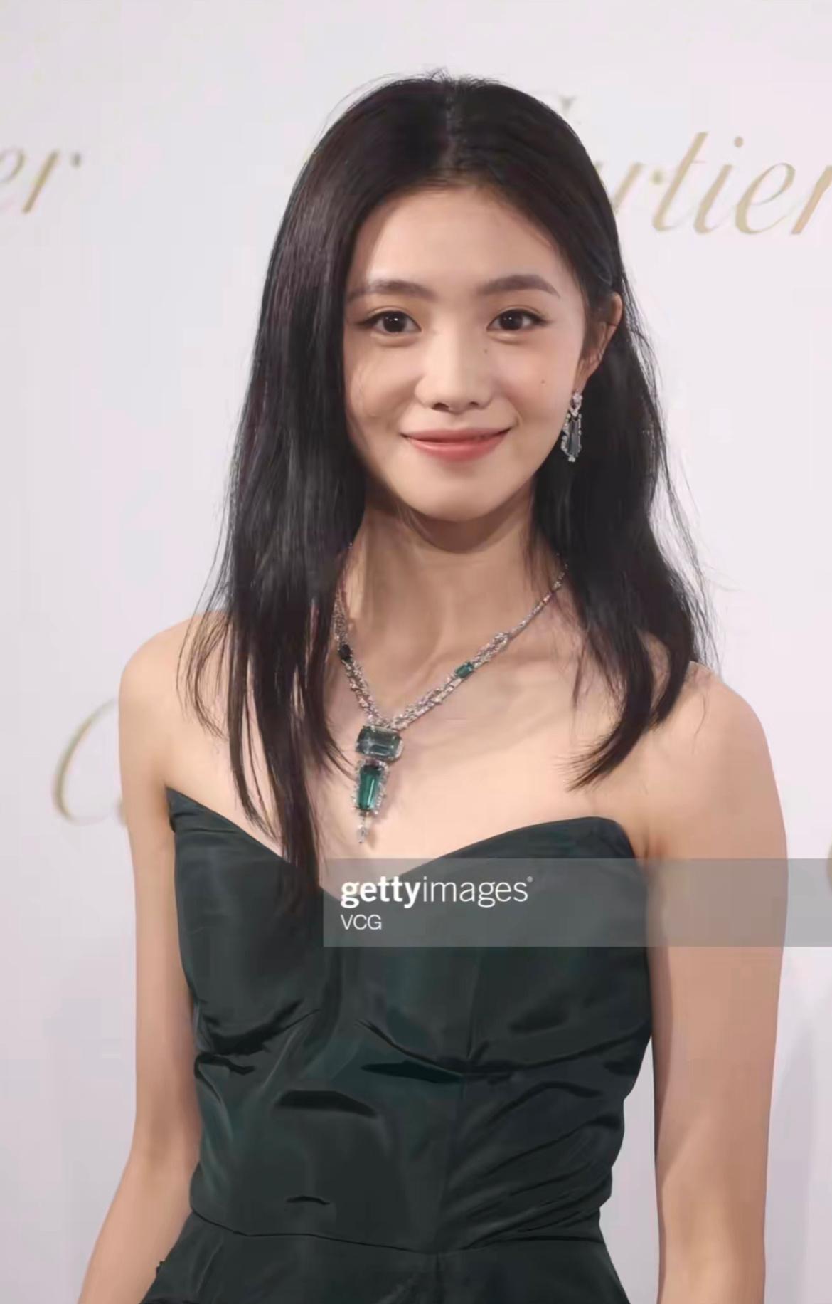 刘浩存真的就是…越来越美，一开始是小白花长相，现在纯纯就是一整个高级感啊[捂嘴哭