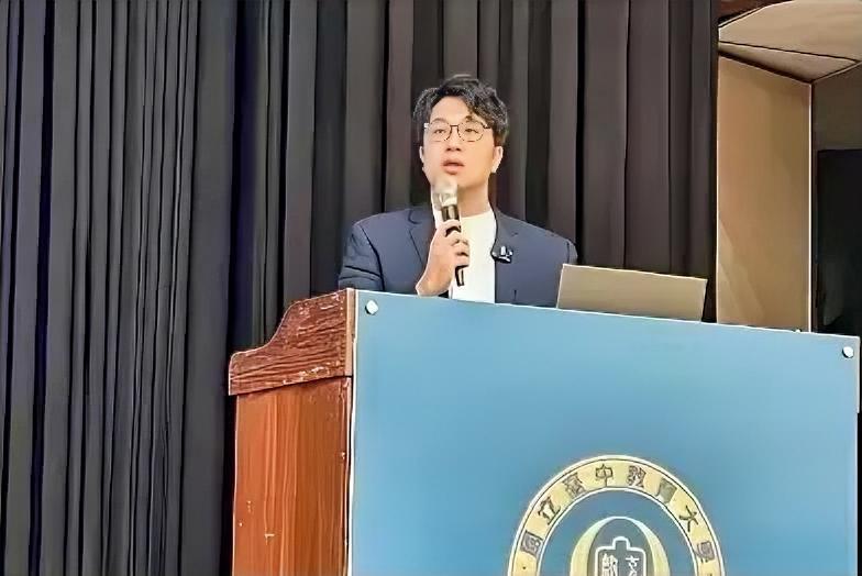 沈伯洋5月4日晚到台中教育大学演讲时，叫嚣炒作对岸认知作战就是要引起仇恨，最终目