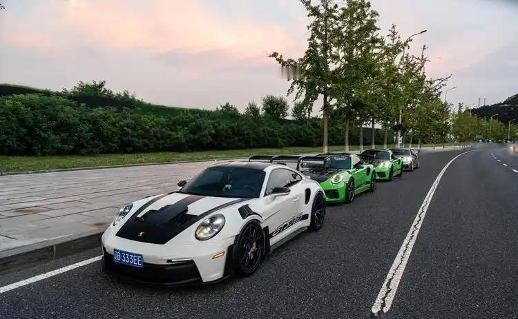 汽车的5大无用高配。第一，无线充电，充电速度慢，充时间长了烫手。第二，全景天