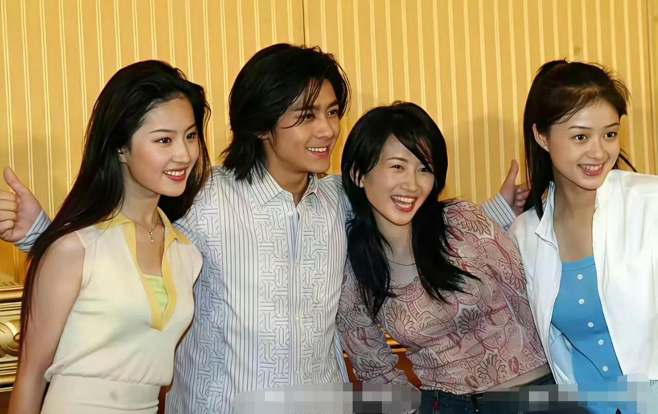 林志颖要是生个女儿那得多美，你看他在花丛中笑，瞬间觉得他竟然比女星都要好看！