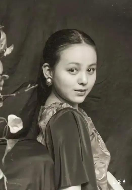 青葱岁月，美丽的王琳。年轻时候的王琳，有一种婴孩的天使之美，隐隐中，似乎有一种