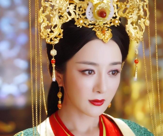 559年，陈武帝陈霸先去世，皇后章要儿不肯交出玉玺，镇西将军侯安都提剑进殿道：“