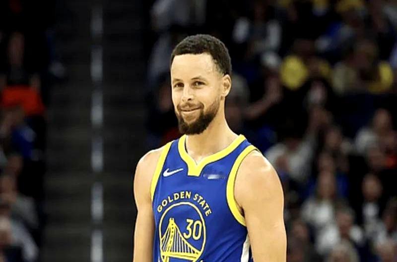 37岁库里又瘸了12月6日打火箭，他右大腿被撞，MRI确认挫伤加肌肉拉伤