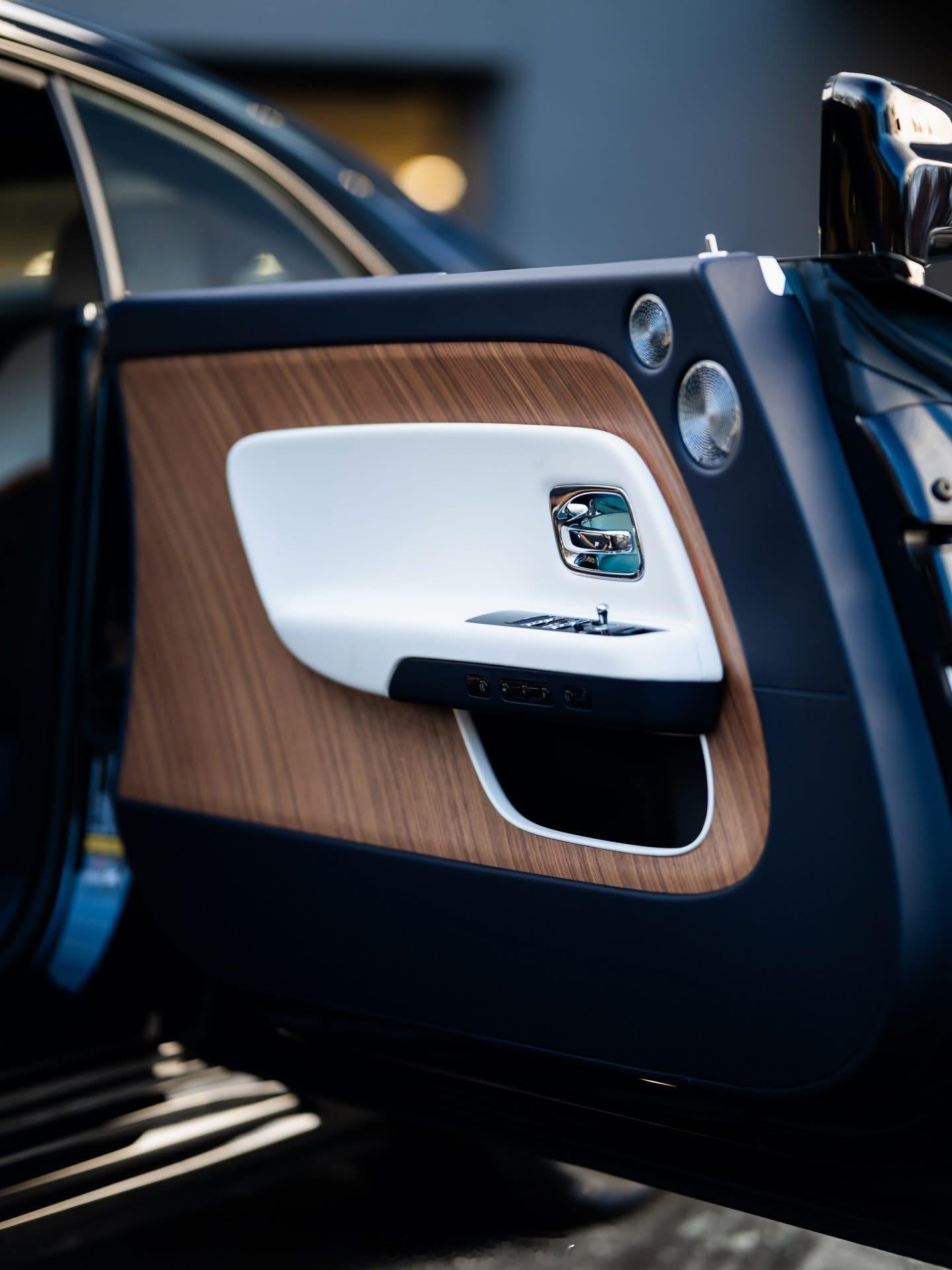 👽👽👽地球上最贵的量产电动车劳斯莱斯闪灵BlackBadge🖤🖤🖤