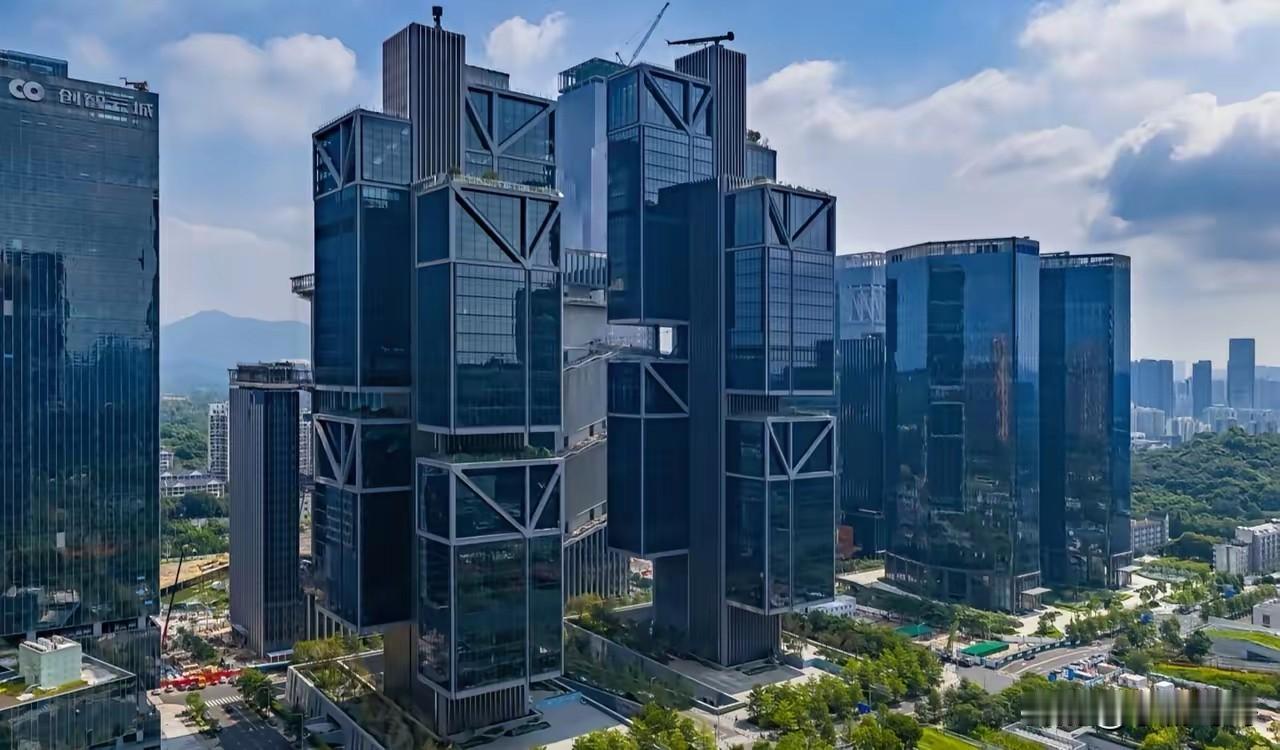 大疆这个公司完全不经扒因为一扒你就会发现它成了深圳硬科技圈的黄埔军校。