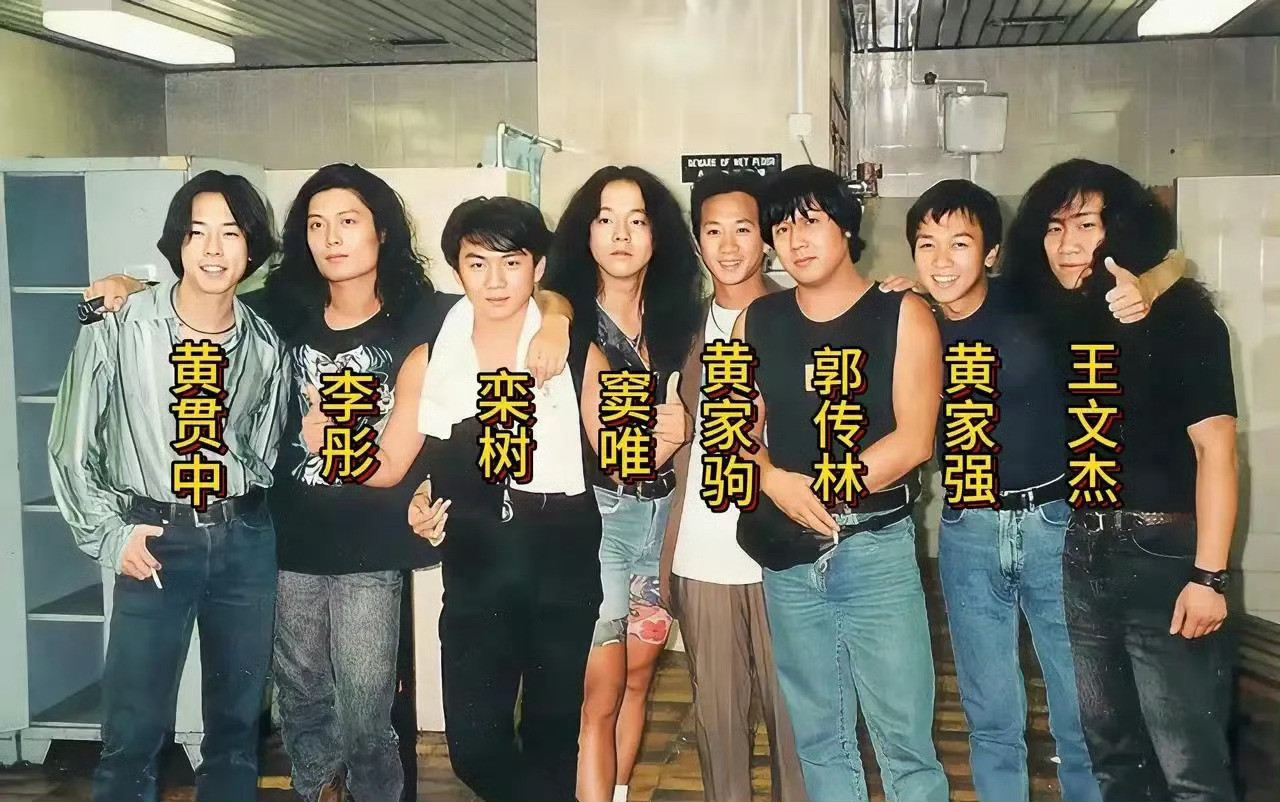 摇滚圈最狠的闭环不是音乐，是睡错了人。丁武的女友高原，最后嫁给了接替他主唱位置的窦唯。窦唯娶的王菲，