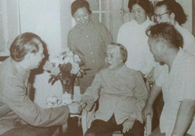 1979年，贺子珍刚到301医院办理入住手续时，突然向工作人员提出了一个出人意料