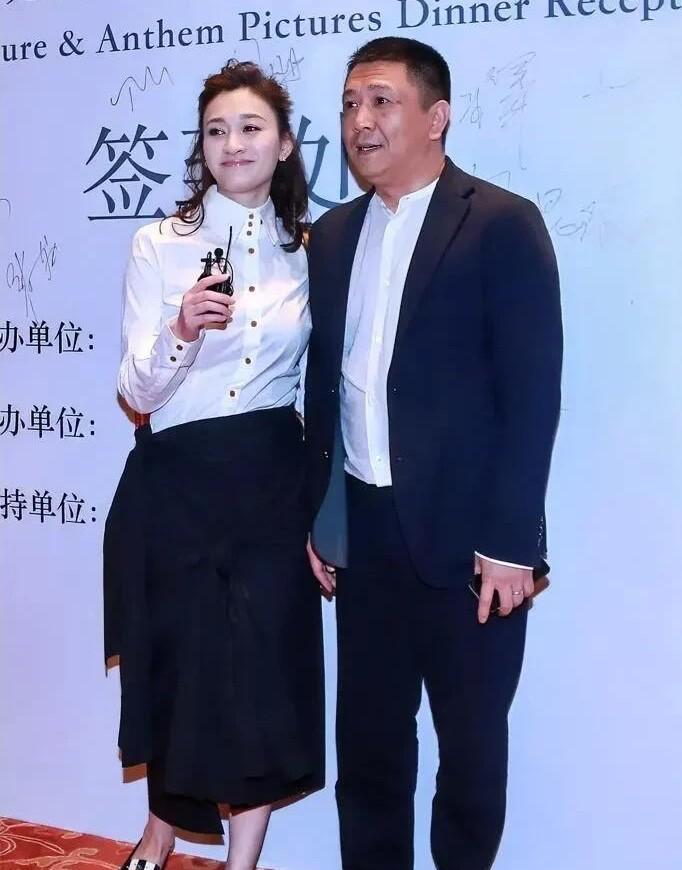 果然男人的颜值一点也不重要，主要的是自身要有魅力，有才华。你看李小冉那么美，皮肤