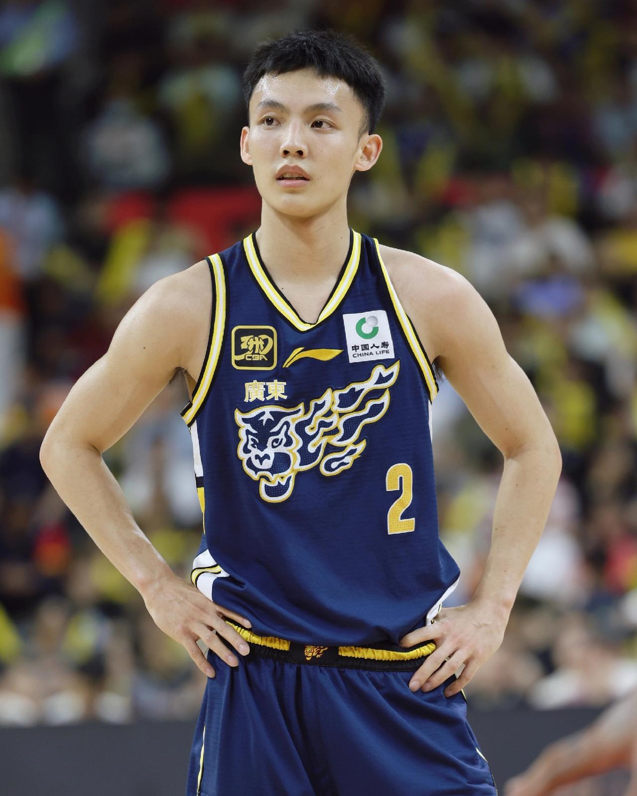 太精彩了！广东101-92轻取江苏，不得不说的3位球员！1. 徐杰，广东队