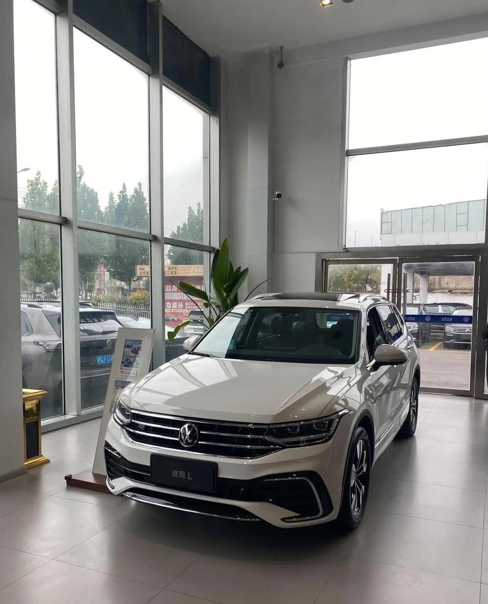 从轿车换成了SUV，还是有一点后悔了，尤其是视野范围没轿车好，而轿车车头短，引擎