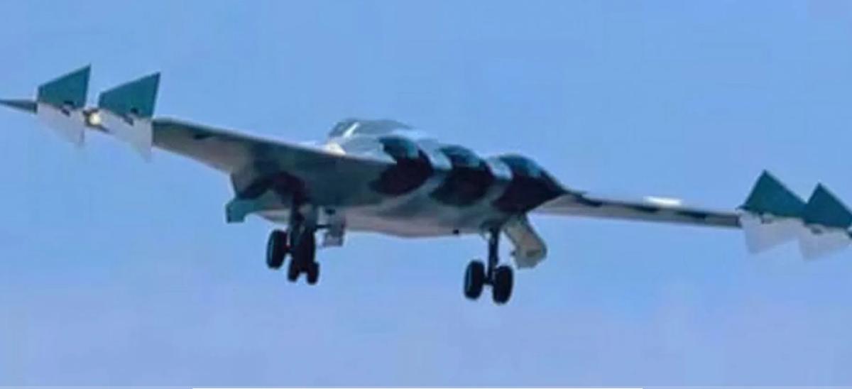 歼36第2架原型机亮相，三发配二维矢量喷口，战术定位可能生变刚流出的新图显示