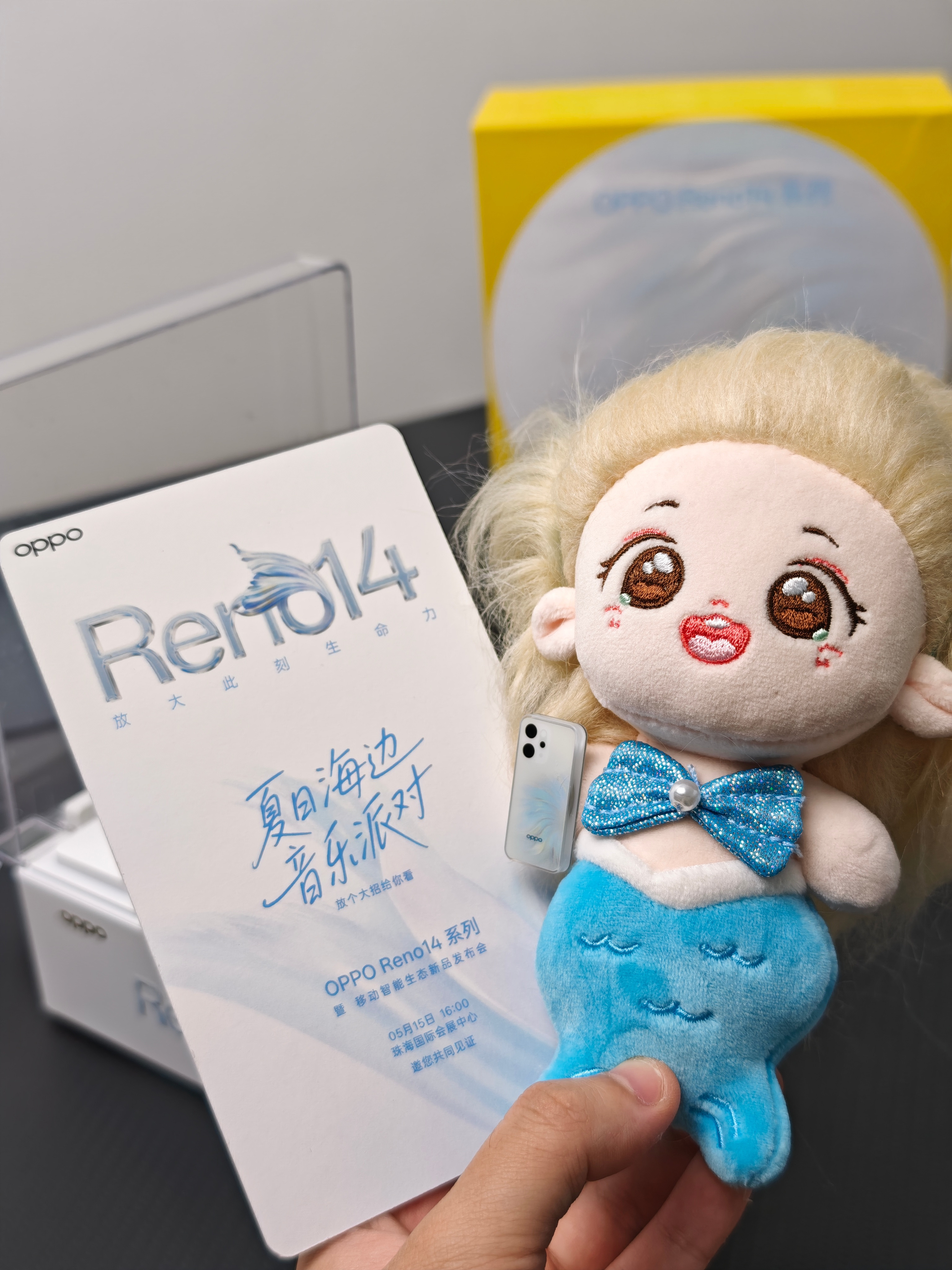 Reno14发布会邀请函来了，可爱的人鱼玩偶和唱片机，配上Reno火出圈的广告歌