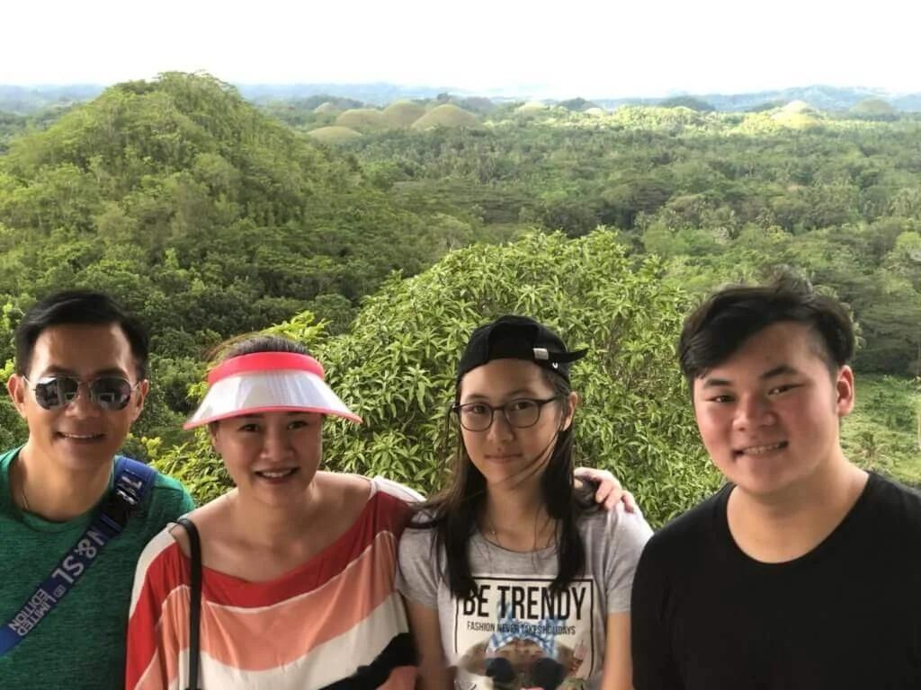 明周：张兆辉大仔英国名校硕士毕业细女自豪晒合照“Proudofyou”张兆