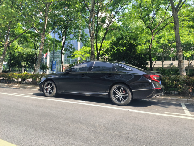 雅阁的日常花费我开的车是雅阁，目前3年1个月，行驶了4.9万公里，每个月通勤1