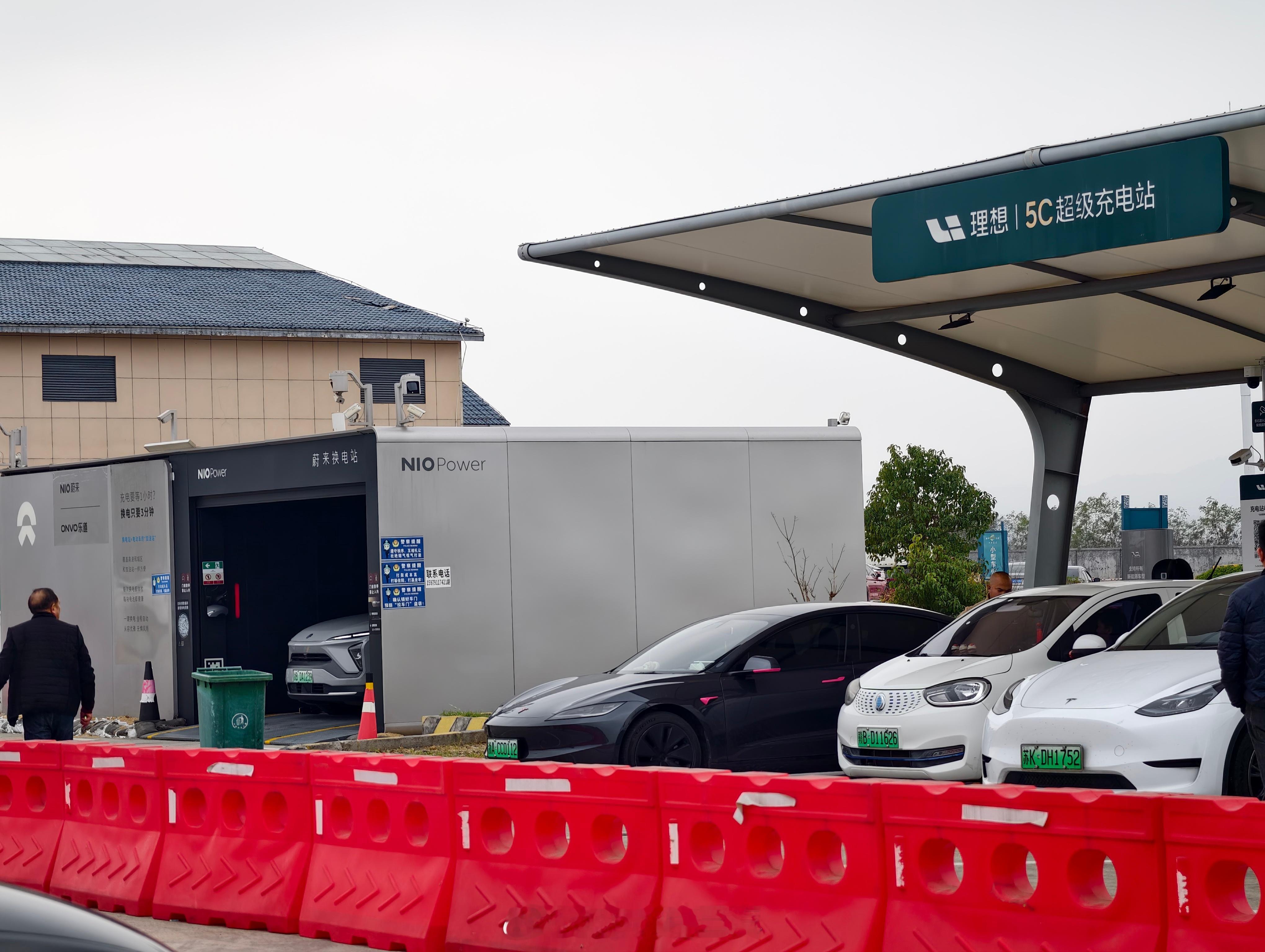 换电自从有了并肩作战的站点就再也没人说快充比换电快了